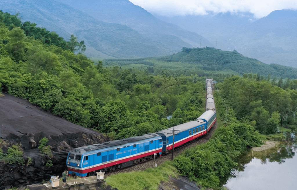 Train travel Phu Yen – tips & how to buy tickets
