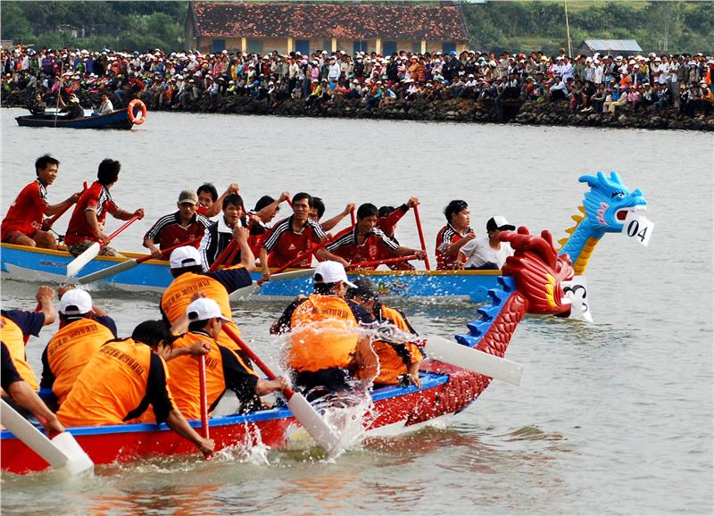 O Loan lagoon festival in Phu Yen